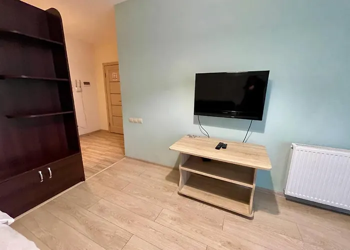 Hotelroom 32 *